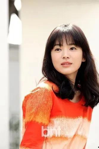 宋慧乔吃瓜图片可爱,可爱瞬间引网友热议