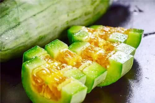 吃冰冻蜜瓜视频,冰冻蜜瓜，甜蜜解渴的清凉体验