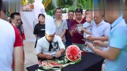 大量吃瓜群众围观,揭秘网络热点背后的故事