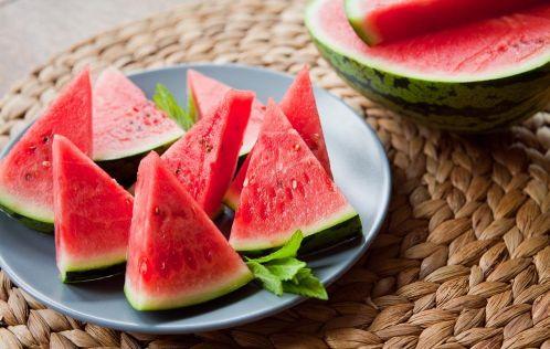 板凳学校吃瓜,吃瓜群众眼中的校园风云