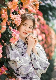 和服女孩吃瓜全家桶,全家桶美食盛宴