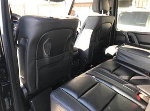 奔驰路边吃瓜,引发网友热议